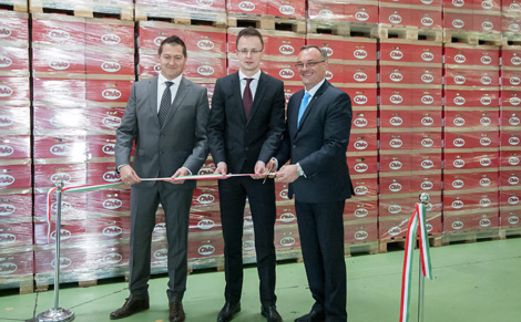Szijjártó Péter gyártósort avatott Győrben az Intersnack üzemében